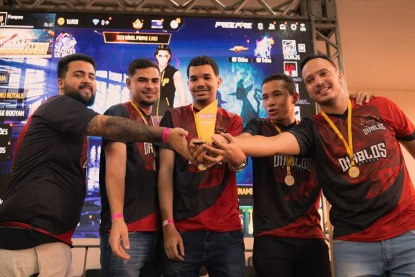 esports team trophy celebration